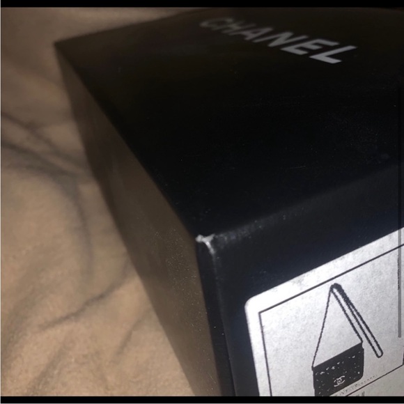 CHANEL
Lambskin Quilted Mini Crossing Flap Pink - Picture 13 of 13